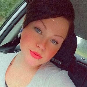 Meet your Posher, Caitlin